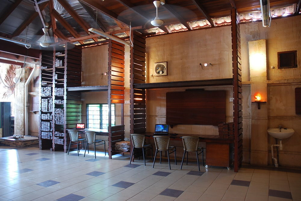 Appartamento Tnt Novelty House Teluk Intan Esterno foto